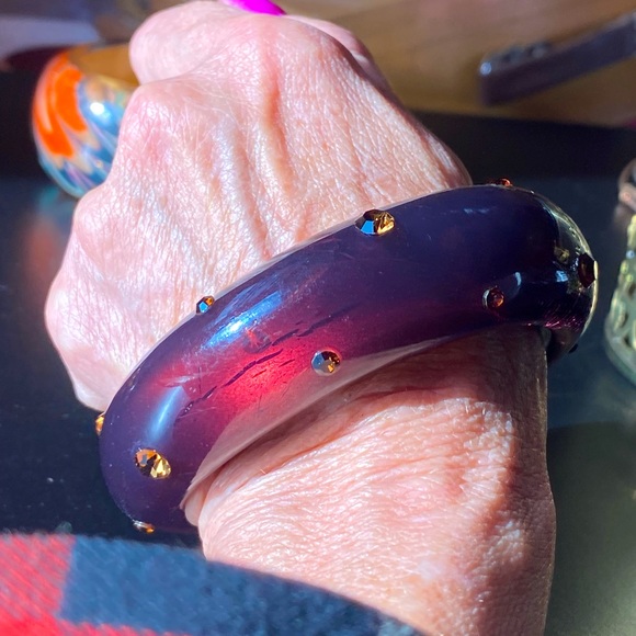 SALE 3/$20 Lucite Chunky bangle,purple crackle,reverse gold painted, rhinestones - Picture 9 of 14